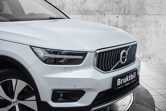 Volvo XC40 2 of 30