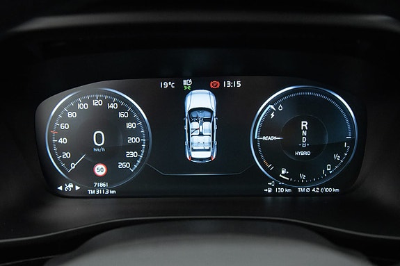 Volvo XC40 12 of 30