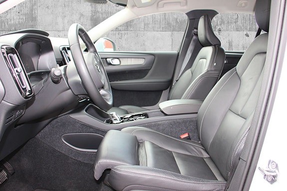 Volvo XC40 10 of 29