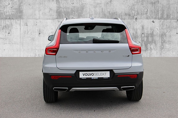 Volvo XC40 6 of 29