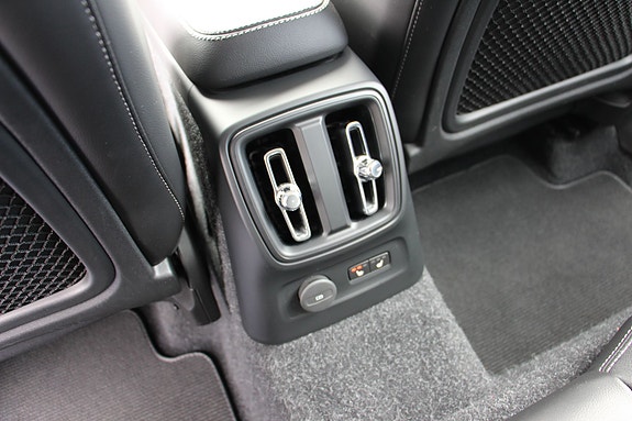 Volvo XC40 15 of 29