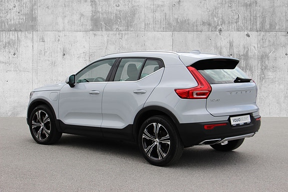 Volvo XC40 5 of 29