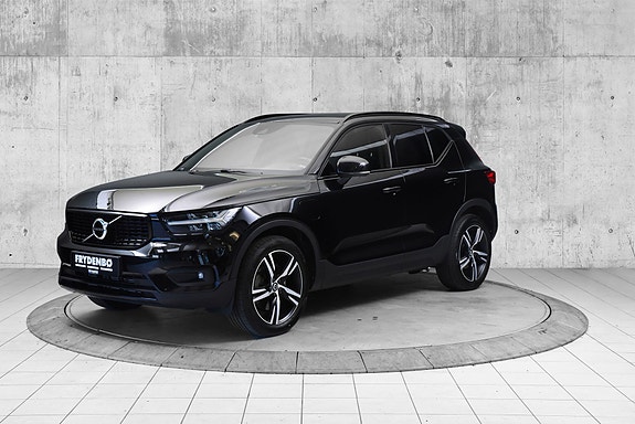 Volvo XC40 2 of 22