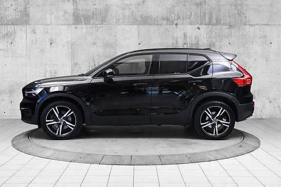 Volvo XC40 3 of 22