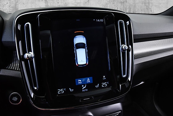 Volvo XC40 18 of 22