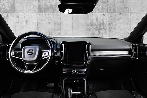 Volvo XC40 13 of 22
