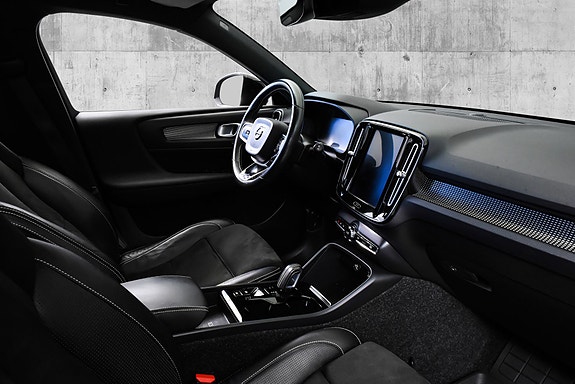 Volvo XC40 11 of 22