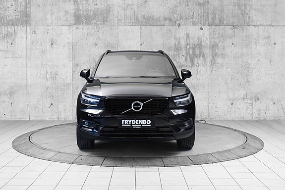 Volvo XC40 8 of 22