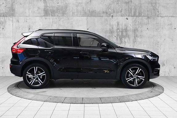 Volvo XC40 7 of 22