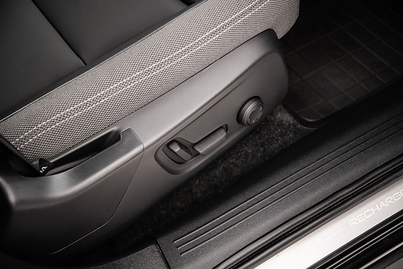 Volvo XC40 13 of 30