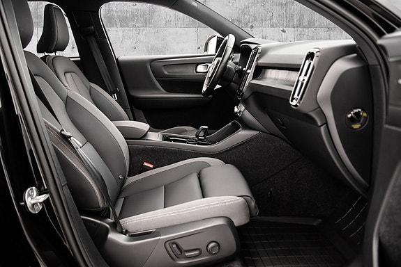 Volvo XC40 30 of 30