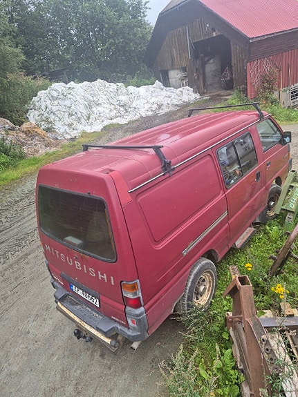 Mitsubishi L300 5 of 30
