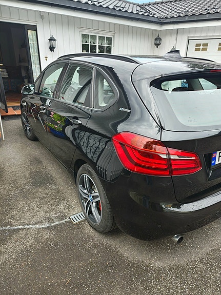 BMW 225xe 4 of 8