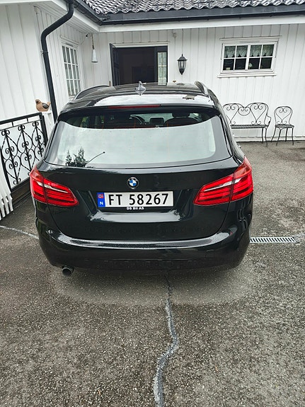 BMW 225xe 3 of 8
