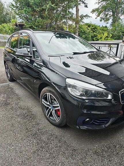 BMW 225xe 2 of 8