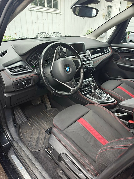 BMW 225xe 6 of 8