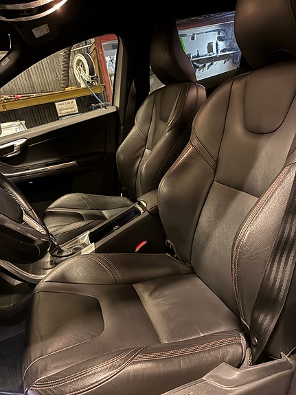 Volvo XC60 14 of 19