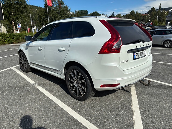 Volvo XC60 3 of 19