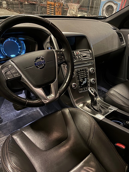 Volvo XC60 15 of 19