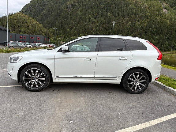 Volvo XC60 2 of 19