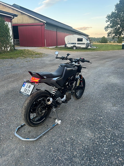 Husqvarna Svartpilen 401 4 of 12
