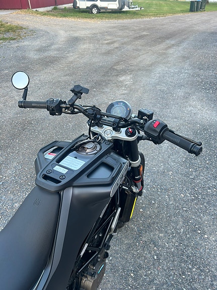 Husqvarna Svartpilen 401 8 of 12