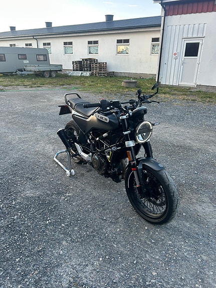 Husqvarna Svartpilen 401 6 of 12