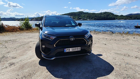 Toyota RAV4 7 of 24