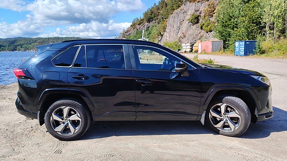 Toyota RAV4 5 of 24