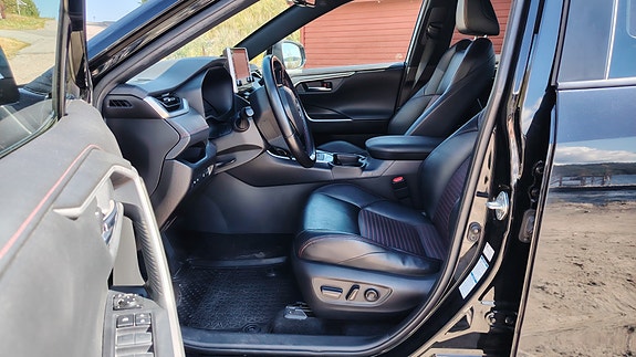 Toyota RAV4 10 of 24