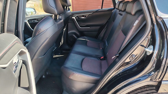 Toyota RAV4 18 of 24