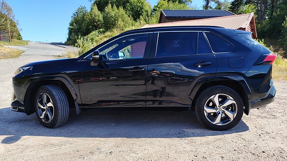 Toyota RAV4 3 of 24