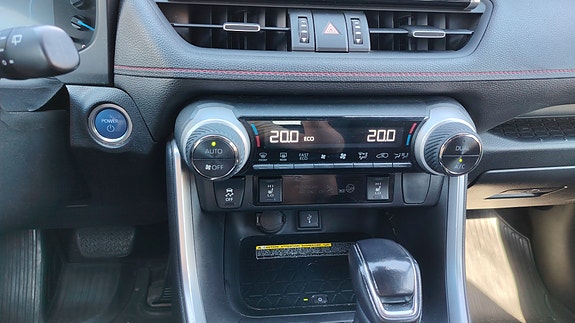 Toyota RAV4 13 of 24