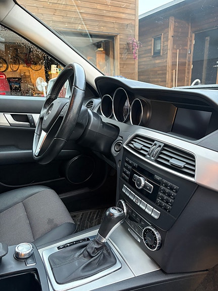 Mercedes-Benz C180 d 10 of 18