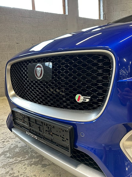 Jaguar F-PACE 3 of 18