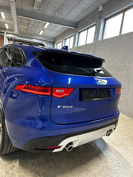 Jaguar F-PACE 5 of 18