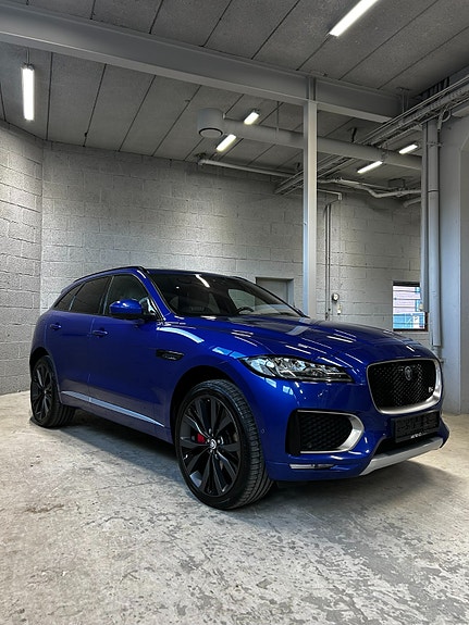 Jaguar F-PACE 2 of 18