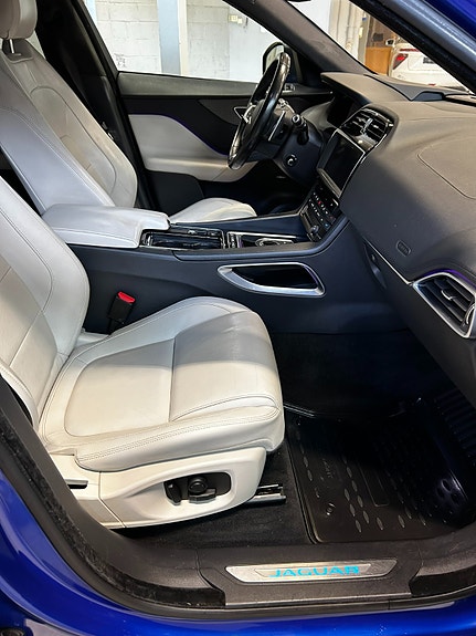 Jaguar F-PACE 9 of 18