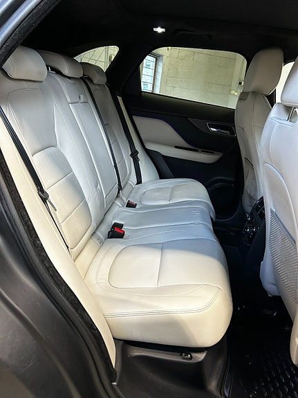 Jaguar F-PACE 8 of 18