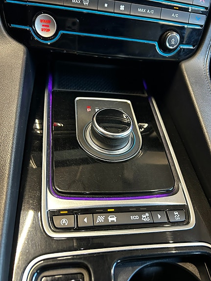 Jaguar F-PACE 11 of 18