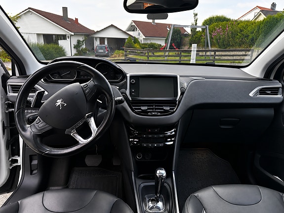 Peugeot 2008 3 of 9