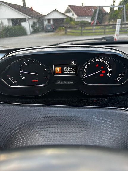 Peugeot 2008 7 of 9