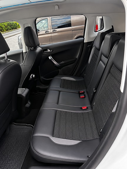 Peugeot 2008 5 of 9