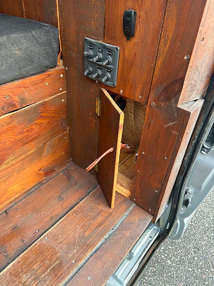 Toyota HiAce 12 of 30