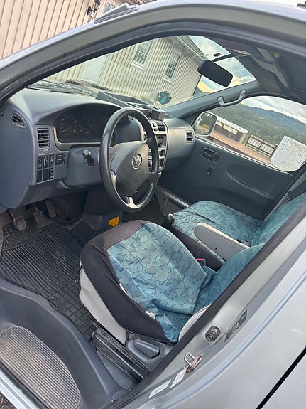 Toyota HiAce 30 of 30