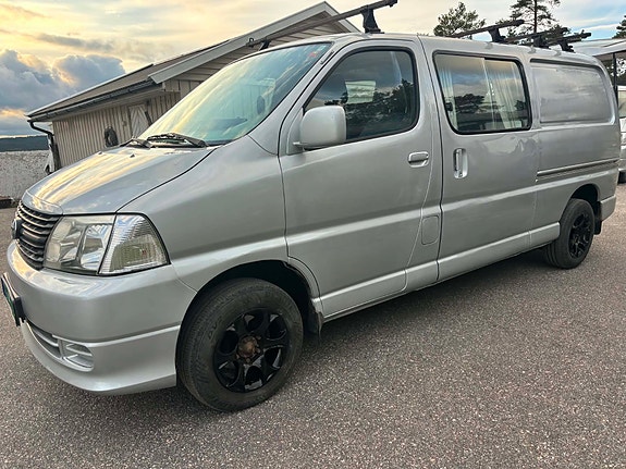 Toyota HiAce 3 of 30