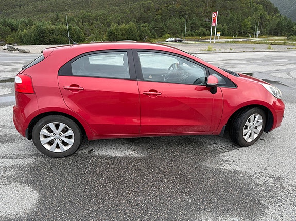 Kia Rio 2 of 6