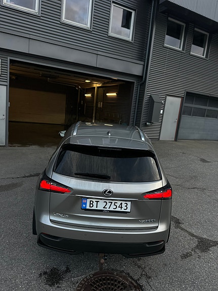 Lexus NX300h 11 of 30