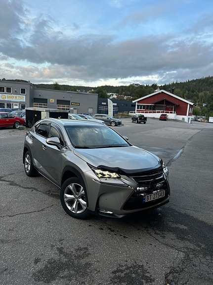 Lexus NX300h 9 of 30