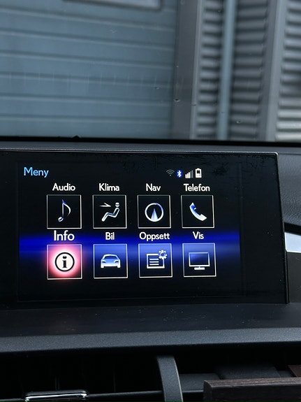 Lexus NX300h 29 of 30